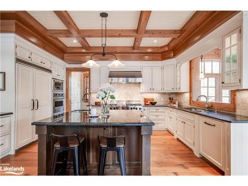 1902 Foxpoint Road, Dwight, ON - Indoor Photo Showing Kitchen With Double Sink With Upgraded Kitchen