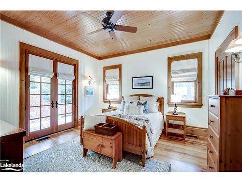 1902 Foxpoint Road, Dwight, ON - Indoor Photo Showing Bedroom