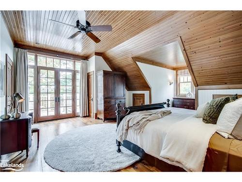 1902 Foxpoint Road, Dwight, ON - Indoor Photo Showing Bedroom