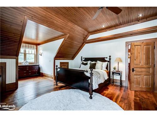 1902 Foxpoint Road, Dwight, ON - Indoor Photo Showing Bedroom