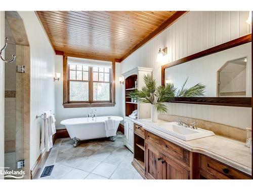 1902 Foxpoint Road, Dwight, ON - Indoor Photo Showing Bathroom