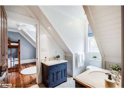 1902 Foxpoint Road, Dwight, ON - Indoor Photo Showing Bathroom