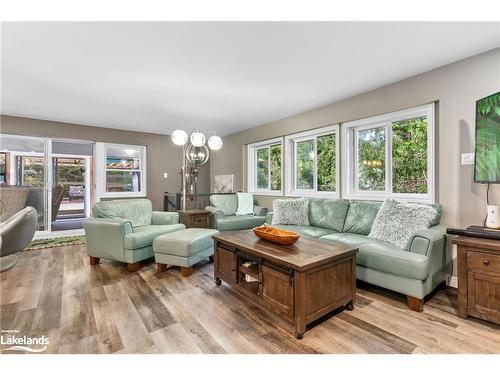 256 Woodland Drive, Huntsville, ON - Indoor Photo Showing Living Room
