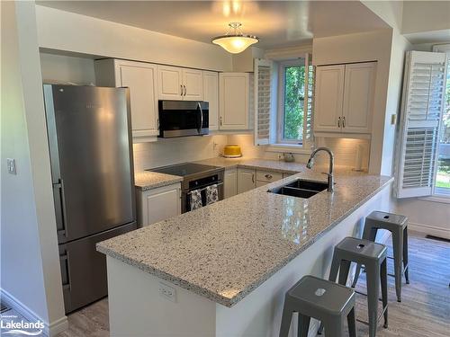 670 Johnston Park Avenue, Collingwood, ON - Indoor Photo Showing Kitchen With Double Sink With Upgraded Kitchen