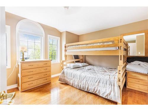 6 Rose Valley Way, Wasaga Beach, ON - Indoor Photo Showing Bedroom