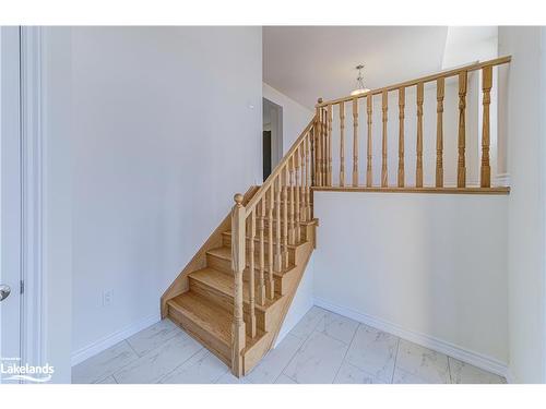 77 Sun Valley Avenue, Wasaga Beach, ON - Indoor Photo Showing Other Room