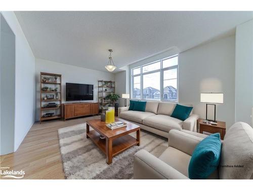 77 Sun Valley Avenue, Wasaga Beach, ON - Indoor Photo Showing Living Room