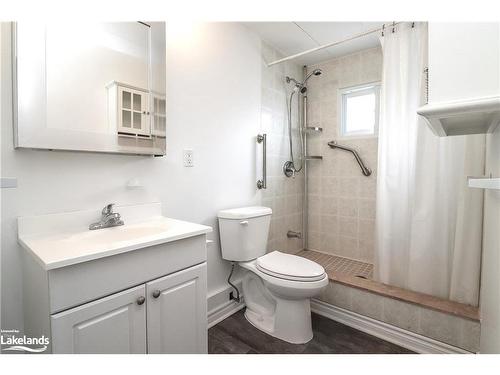 6 Weeping Willow Court, Innisfil, ON - Indoor Photo Showing Bathroom