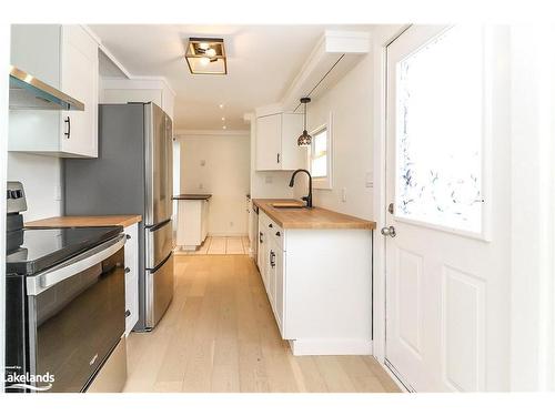 23 Trefoil Drive, Innisfil, ON - Indoor Photo Showing Kitchen With Stainless Steel Kitchen