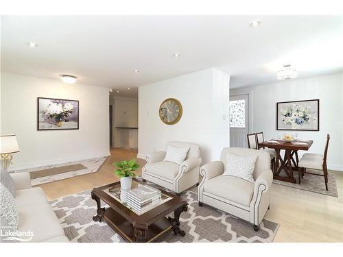 23 Trefoil Drive, Innisfil, ON - Indoor Photo Showing Living Room