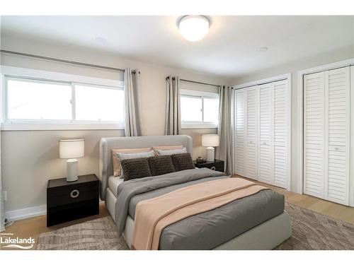 23 Trefoil Drive, Innisfil, ON - Indoor Photo Showing Bedroom