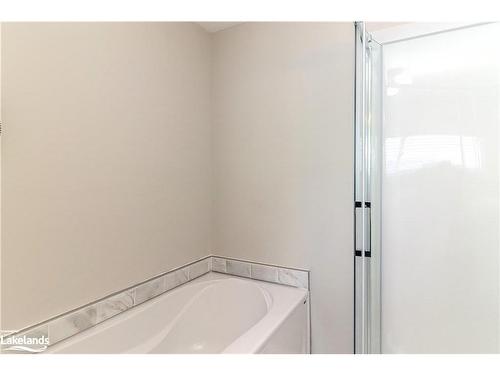 23 Trefoil Drive, Innisfil, ON - Indoor Photo Showing Bathroom