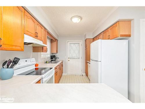 45 Dyer Drive, Wasaga Beach, ON - Indoor Photo Showing Kitchen With Double Sink