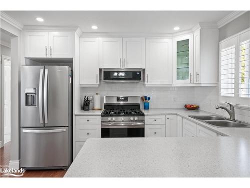 18 Royal Beech Drive, Wasaga Beach, ON - Indoor Photo Showing Kitchen With Stainless Steel Kitchen With Double Sink With Upgraded Kitchen