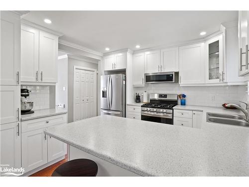 18 Royal Beech Drive, Wasaga Beach, ON - Indoor Photo Showing Kitchen With Stainless Steel Kitchen With Double Sink With Upgraded Kitchen