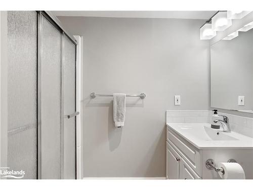 18 Royal Beech Drive, Wasaga Beach, ON - Indoor Photo Showing Bathroom