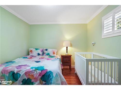 18 Royal Beech Drive, Wasaga Beach, ON - Indoor Photo Showing Bedroom