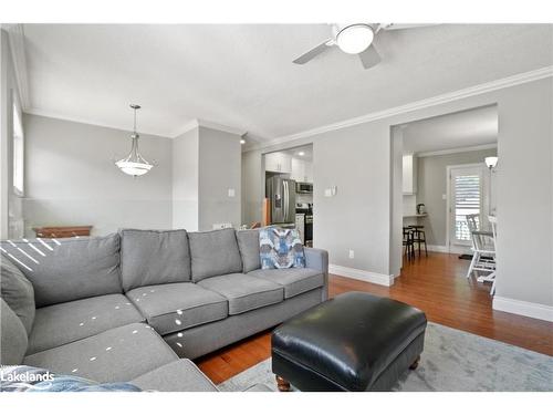 18 Royal Beech Drive, Wasaga Beach, ON - Indoor Photo Showing Living Room