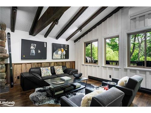 138 St Moritz Crescent, The Blue Mountains, ON - Indoor Photo Showing Living Room