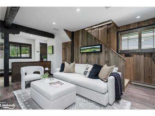 138 St Moritz Crescent, The Blue Mountains, ON - Indoor Photo Showing Living Room