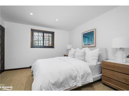 138 St Moritz Crescent, The Blue Mountains, ON - Indoor Photo Showing Bedroom