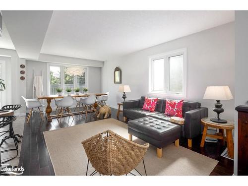 38 Sherwood Street, Collingwood, ON - Indoor Photo Showing Living Room