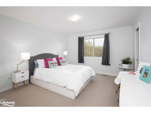 38 Sherwood Street, Collingwood, ON - Indoor Photo Showing Bedroom