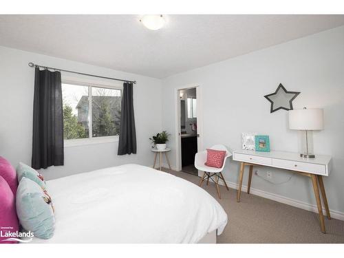 38 Sherwood Street, Collingwood, ON - Indoor Photo Showing Bedroom