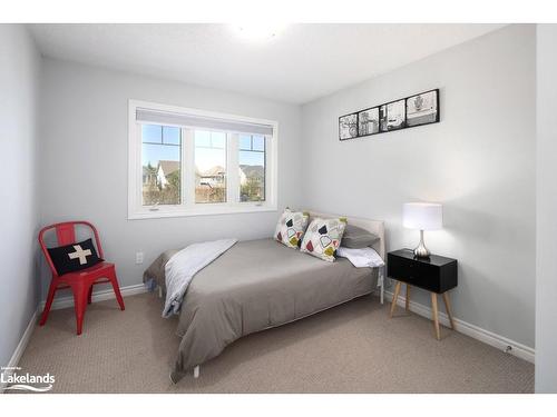 38 Sherwood Street, Collingwood, ON - Indoor Photo Showing Bedroom