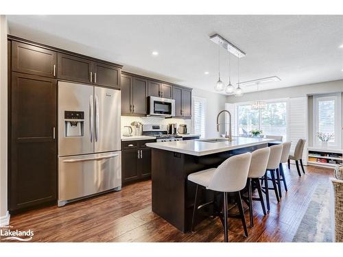 90 Robertson Street, Collingwood, ON - Indoor Photo Showing Kitchen With Upgraded Kitchen