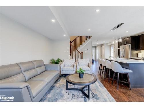 90 Robertson Street, Collingwood, ON - Indoor Photo Showing Living Room