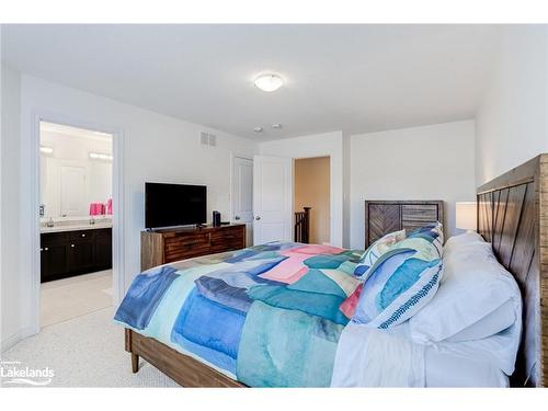 90 Robertson Street, Collingwood, ON - Indoor Photo Showing Bedroom