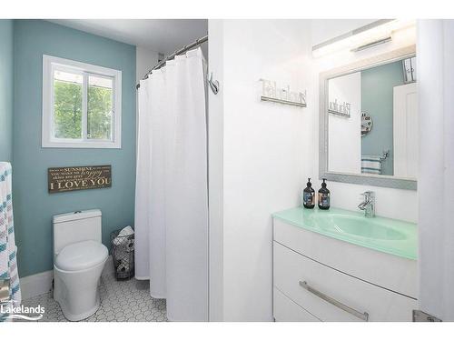 90 Manning Avenue, Collingwood, ON - Indoor Photo Showing Bathroom