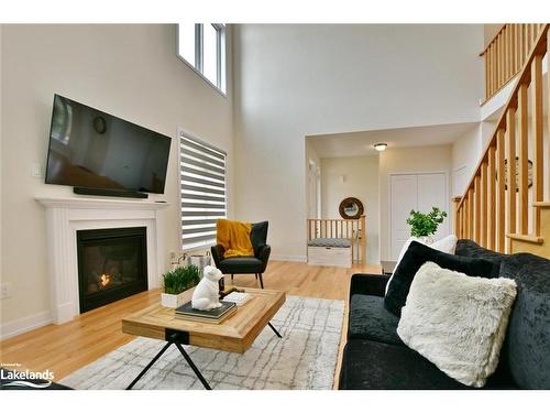 106 Stoneleigh Drive, The Blue Mountains, ON - Indoor Photo Showing Living Room With Fireplace
