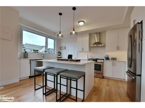 106 Stoneleigh Drive, The Blue Mountains, ON - Indoor Photo Showing Kitchen With Stainless Steel Kitchen With Upgraded Kitchen