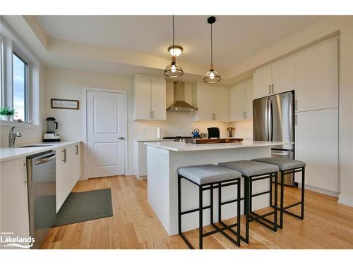 106 Stoneleigh Drive, The Blue Mountains, ON - Indoor Photo Showing Kitchen With Upgraded Kitchen