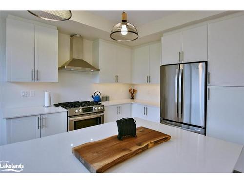 106 Stoneleigh Drive, The Blue Mountains, ON - Indoor Photo Showing Kitchen With Stainless Steel Kitchen