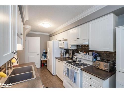 1035 Marquette Drive, Woodstock, ON - Indoor Photo Showing Kitchen With Double Sink