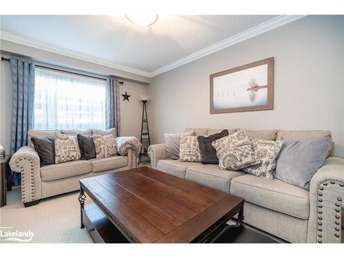 1035 Marquette Drive, Woodstock, ON - Indoor Photo Showing Living Room