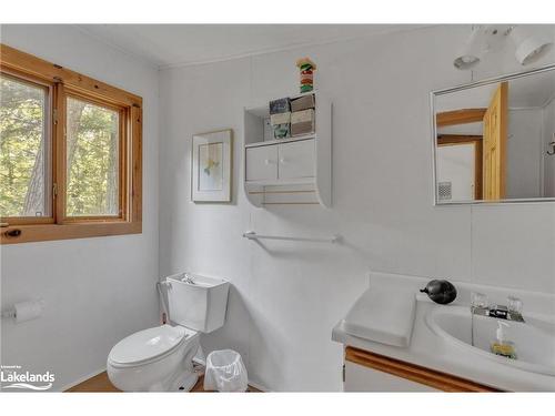 10 B415 Island, Archipelago South, ON - Indoor Photo Showing Bathroom