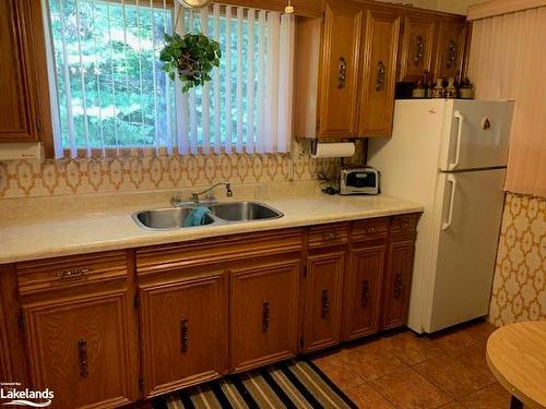 185 Mary Lake Road S, Huntsville, ON - Indoor Photo Showing Kitchen With Double Sink