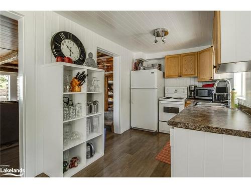 83 Beach Road, Tiny, ON - Indoor Photo Showing Kitchen