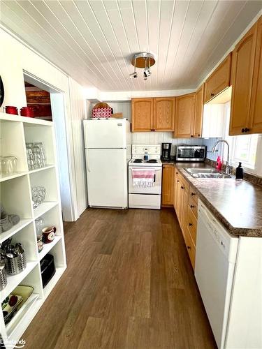 83 Beach Road, Tiny, ON - Indoor Photo Showing Kitchen With Double Sink