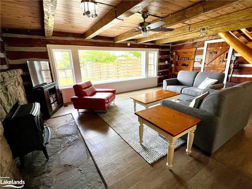 83 Beach Road, Tiny, ON - Indoor Photo Showing Living Room