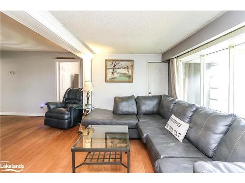 55 River Ave Crescent, Wasaga Beach, ON - Indoor Photo Showing Living Room