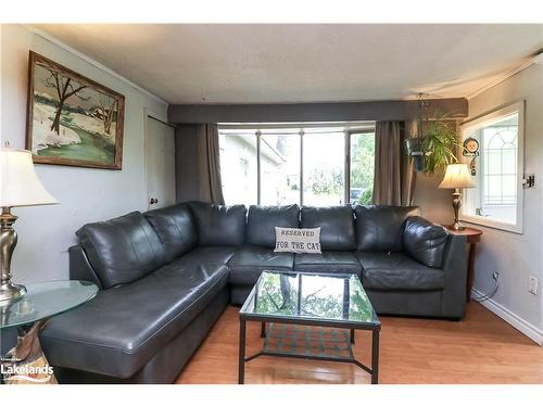 55 River Ave Crescent, Wasaga Beach, ON - Indoor Photo Showing Living Room