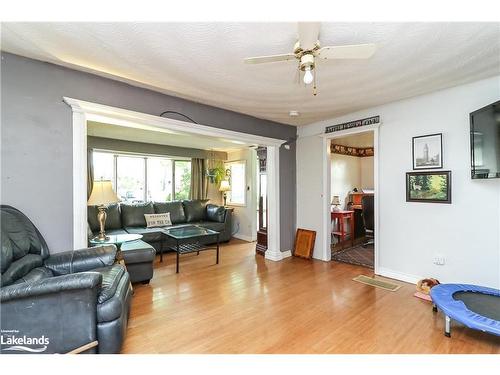 55 River Ave Crescent, Wasaga Beach, ON - Indoor Photo Showing Living Room