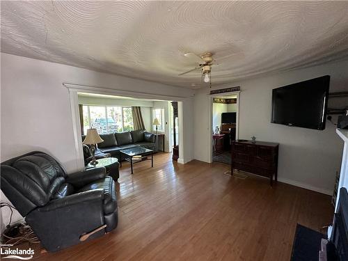 55 River Ave Crescent, Wasaga Beach, ON - Indoor Photo Showing Living Room