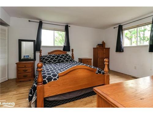 55 River Ave Crescent, Wasaga Beach, ON - Indoor Photo Showing Bedroom