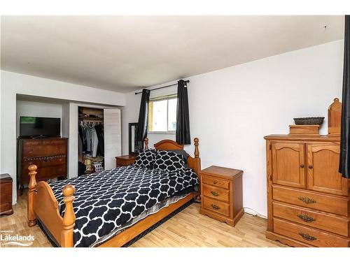 55 River Ave Crescent, Wasaga Beach, ON - Indoor Photo Showing Bedroom